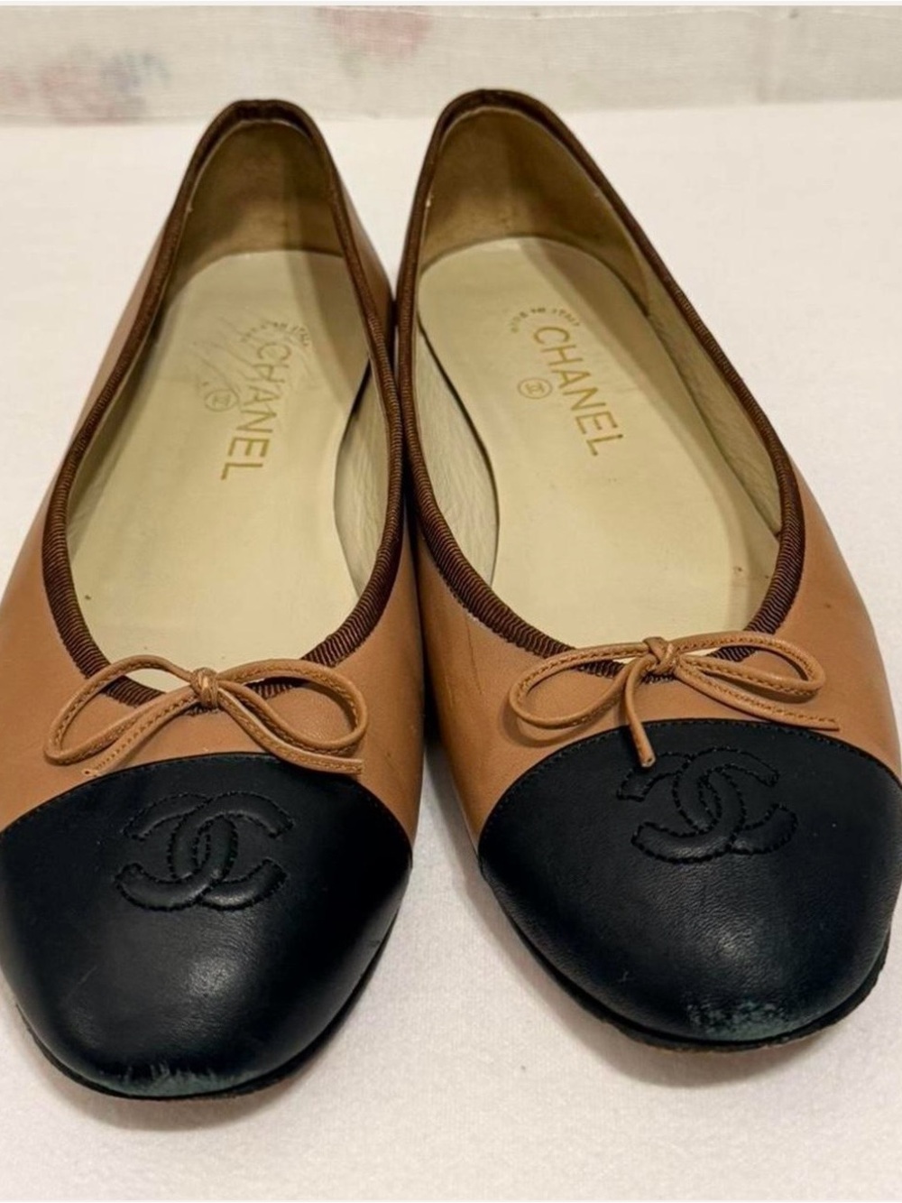 *** SOLD *** CHANEL Two-Tone Leather Ballet Flats in Tan & Black